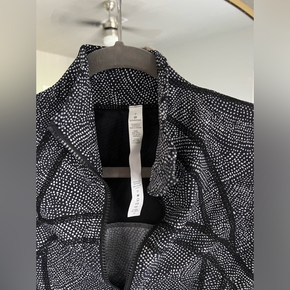 Lululemon Size 6 Define Jacket - Picture 3 of 3